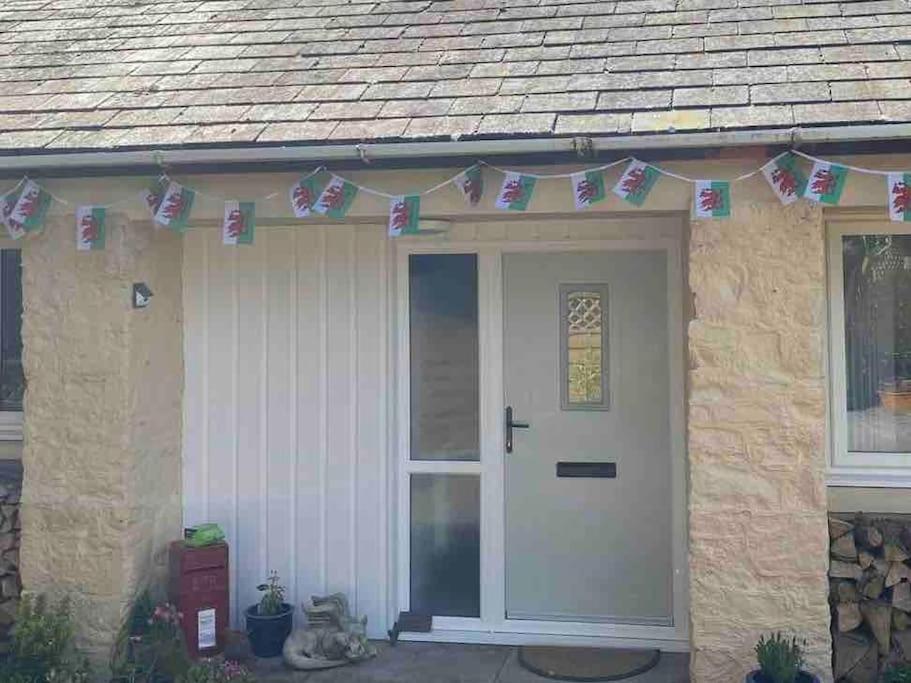 Beautiful Renovated Former Coach House Llandeilo Buitenkant foto