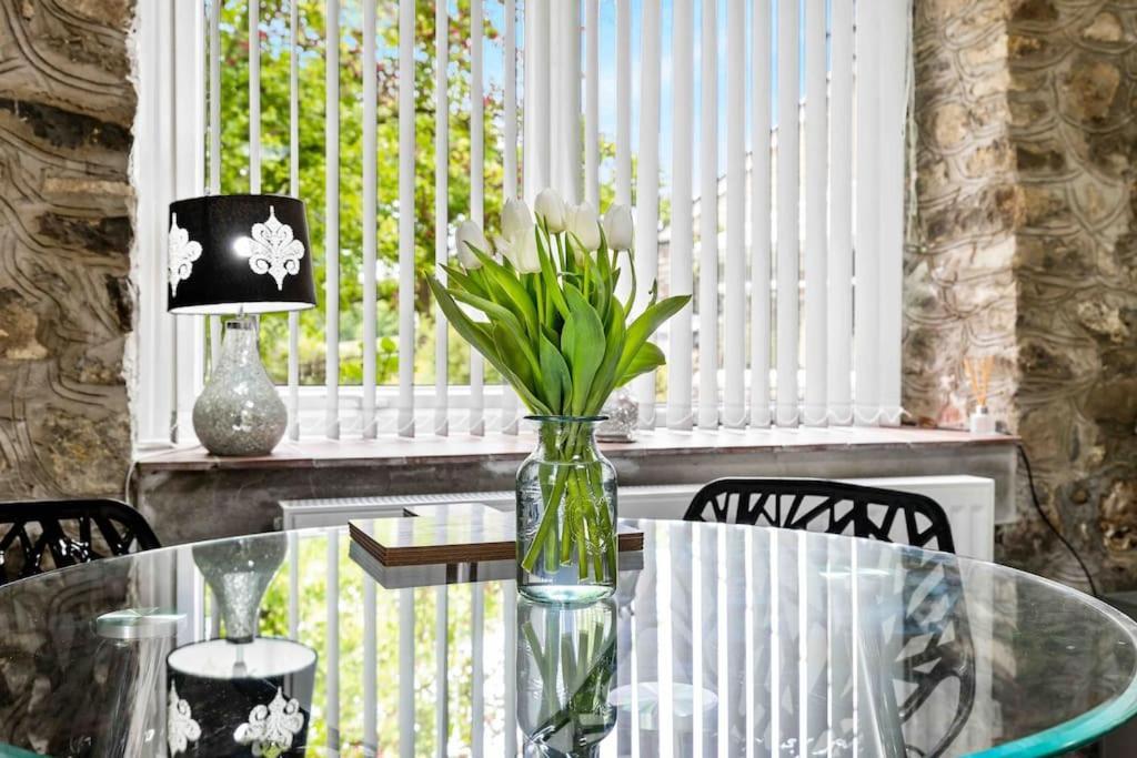 Beautiful Renovated Former Coach House Llandeilo Buitenkant foto
