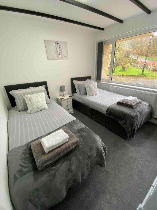 Beautiful Renovated Former Coach House Llandeilo Buitenkant foto