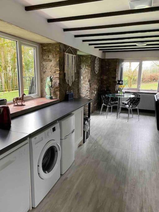 Beautiful Renovated Former Coach House Llandeilo Buitenkant foto