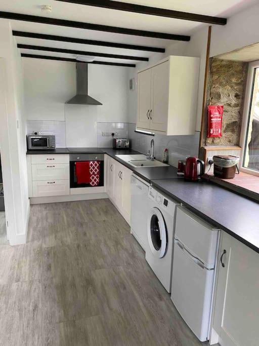 Beautiful Renovated Former Coach House Llandeilo Buitenkant foto