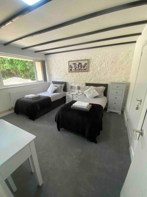 Beautiful Renovated Former Coach House Llandeilo Buitenkant foto