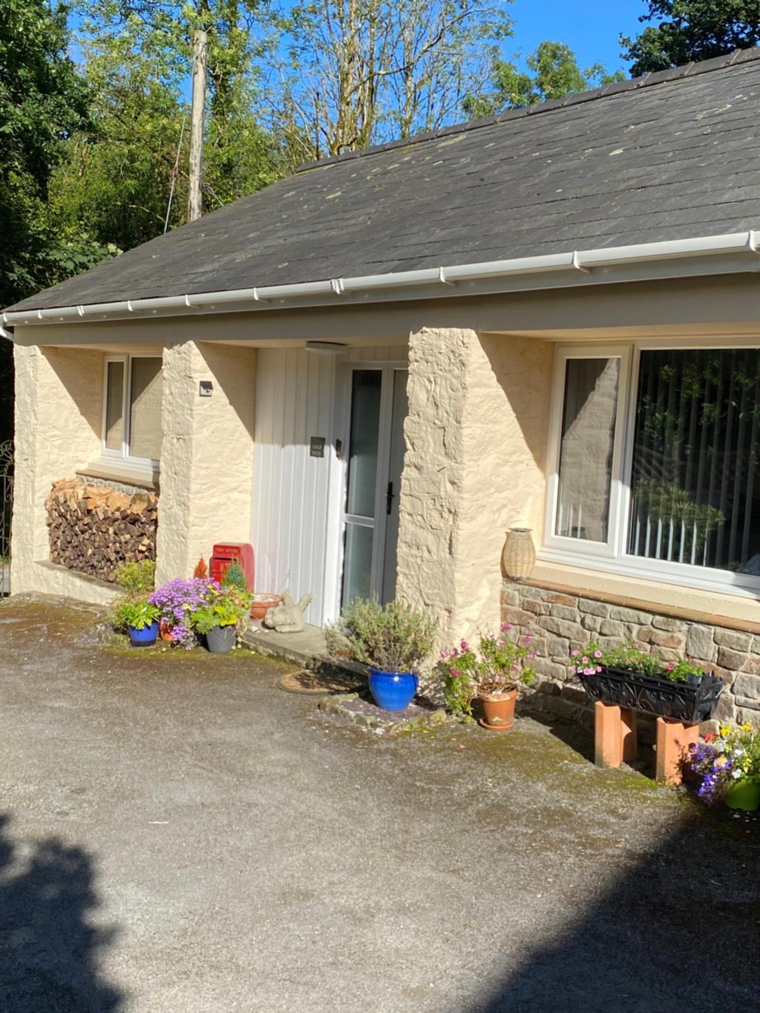Beautiful Renovated Former Coach House Llandeilo Buitenkant foto